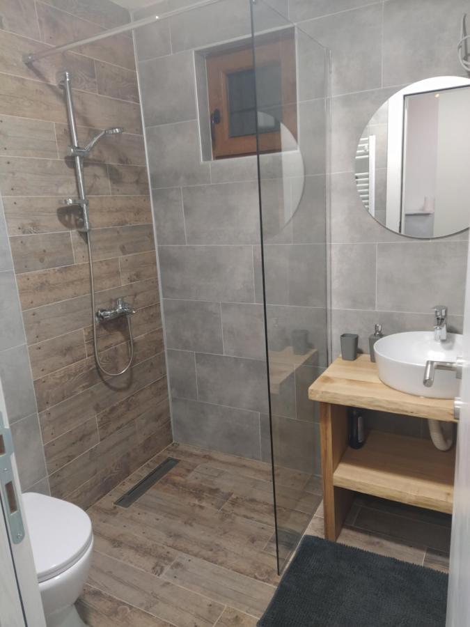 Domacinstvo Kod Gere Bed and Breakfast Crni Vrh Esterno foto