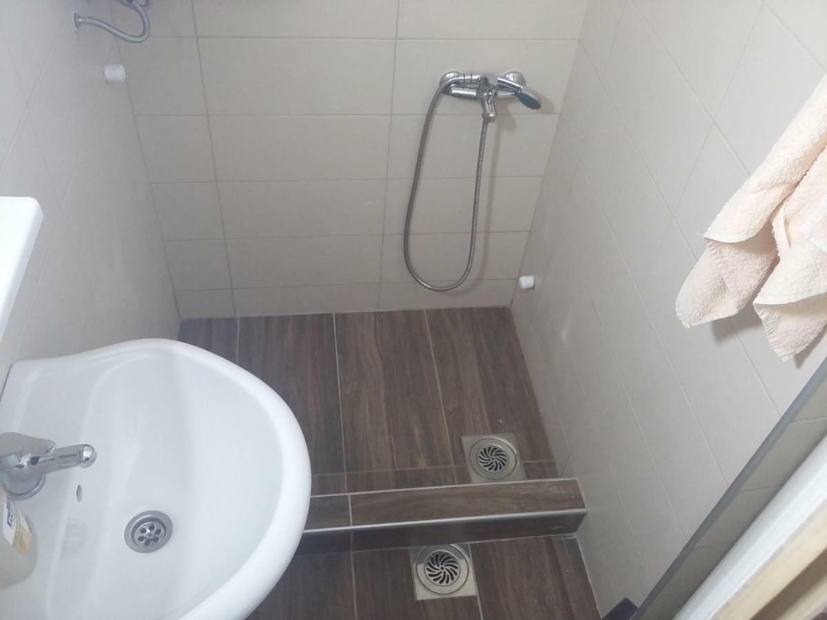 Domacinstvo Kod Gere Bed and Breakfast Crni Vrh Esterno foto